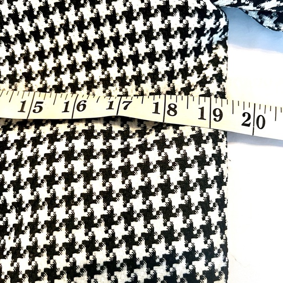 Tahari Black‎ and White Houndstooth Coat Size 8 - Picture 5 of 9